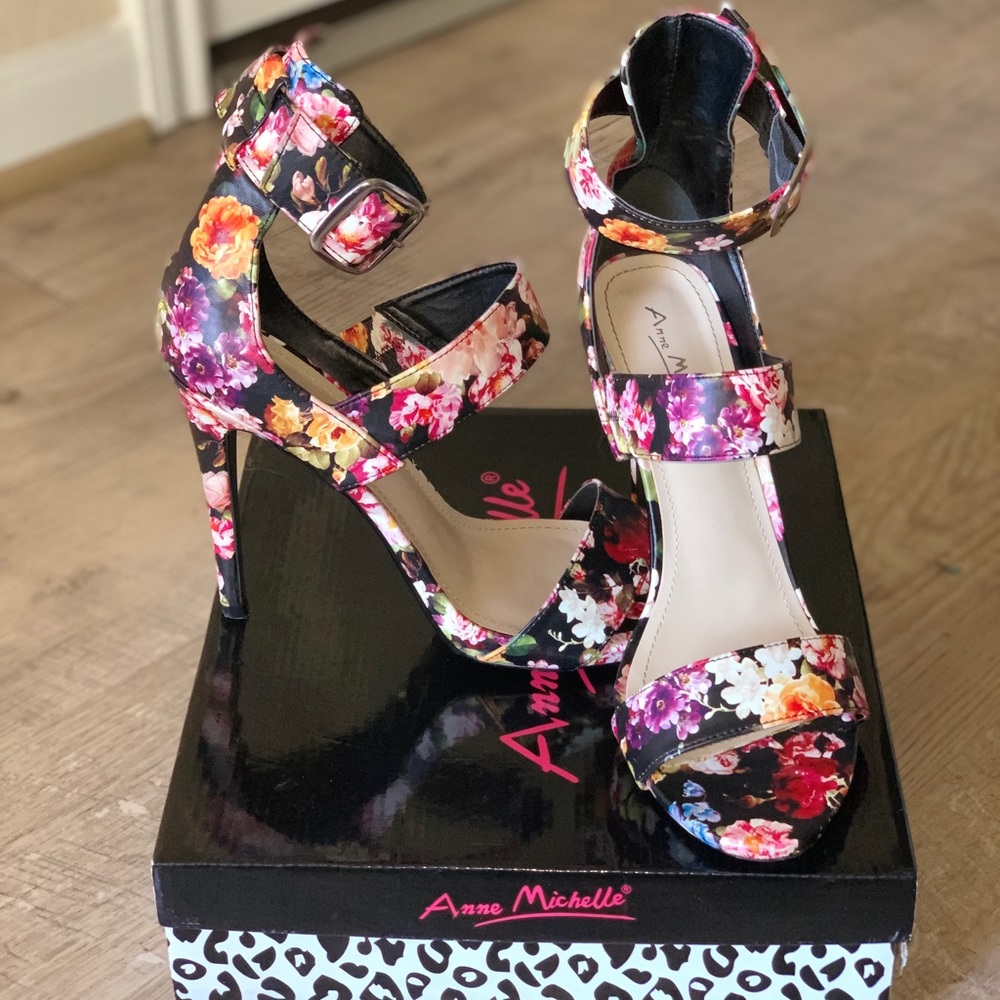 Heels - Picture 2 of 2